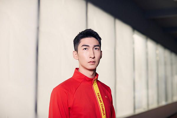 他是同性恋，却没有女里女气的表现，谈到这个问题也不会反应过激。